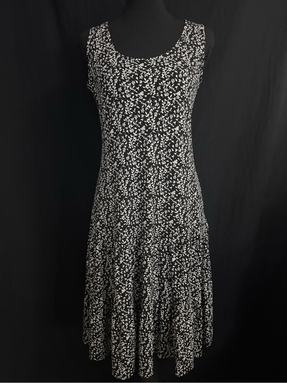 MSK Black and White Floral Scoop Neck Dress